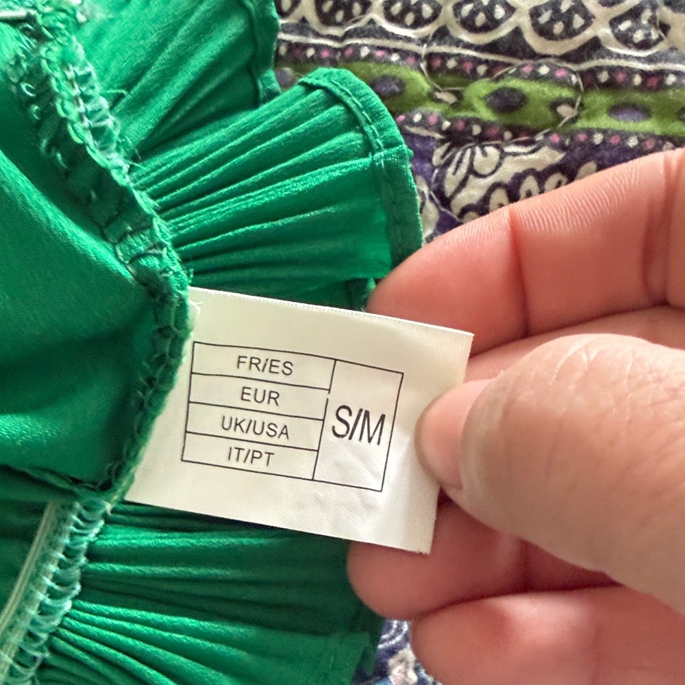Vibrant Green Ruffled Blouse - Picture 4 of 6